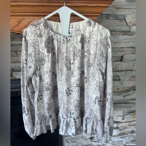 Nwot Abercrombie & Fitch Cream and Gray Floral Blouse